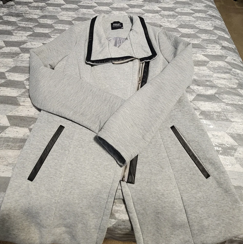 Light Coat - Picture 2 of 3